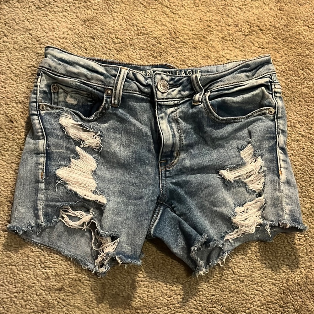 American Eagle Size 6 Light-Wash Jean Shorts with Rips